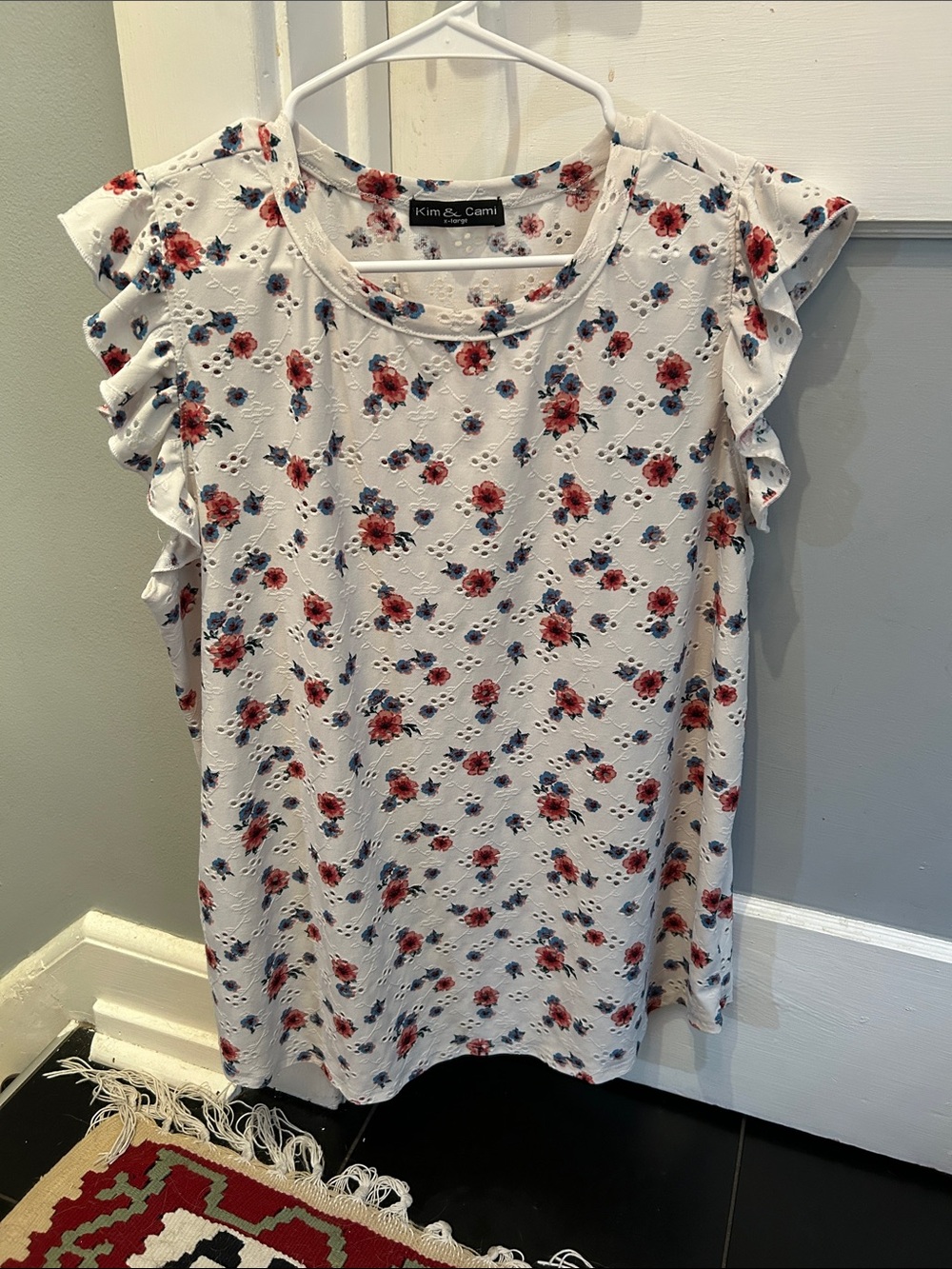 Kim & Cami White Floral Eyelet Flutter-Sleeve Top with Red & Blue Blooms